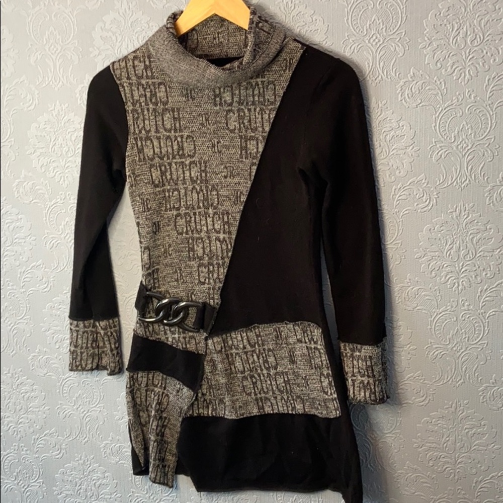 3/$20 Black and white tunic mock neck sweater